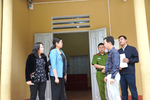 Phó chủ tịch UBND tỉnh Hà Giang Hà Thị Minh Hạnh kiểm tra, giám sát tình hình thực hiện các Chương trình mục tiêu quốc gia trên địa bàn xã Sủng Trà